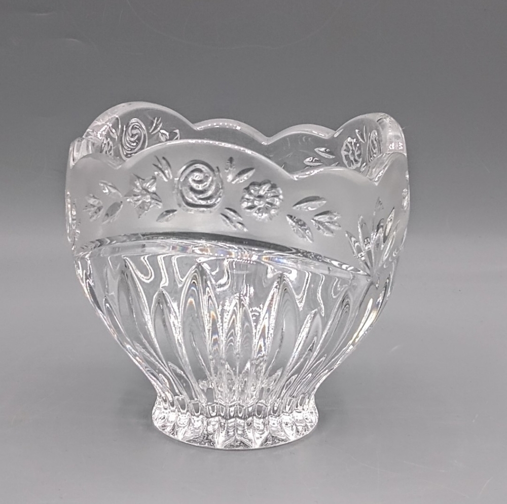 Oneida Southern Garden Crystal Candy Dish Frosted Rose Petal Bowl Vintage - Picture 3 of 8